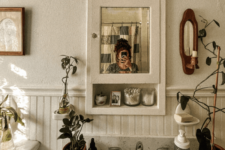 18 Insanely Good Guest Bathroom Ideas!