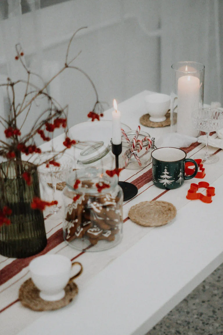 21 Christmas Table Centerpieces to Steal This Season