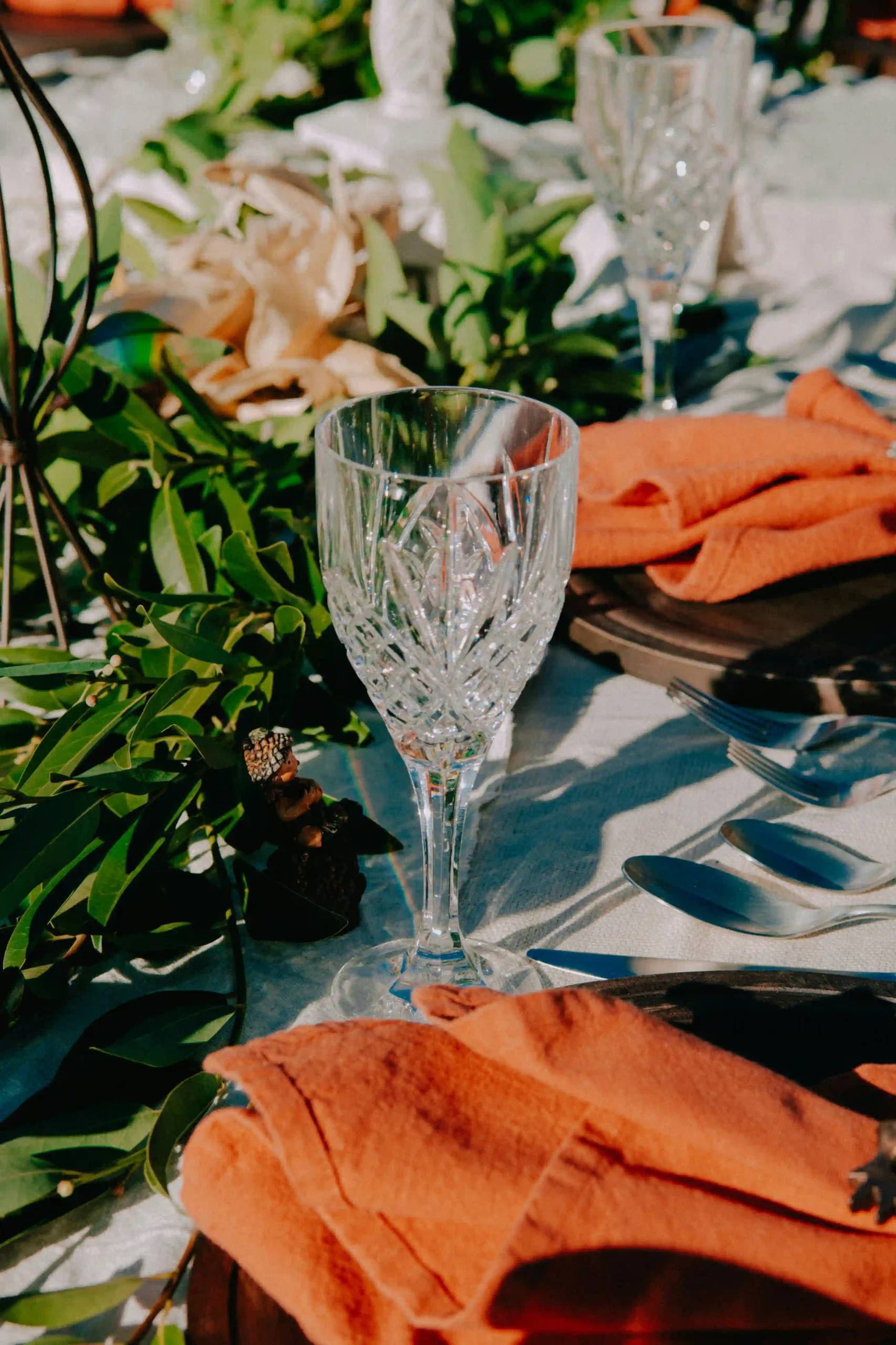 15 Vintage Thanksgiving Tablescapes You’ll Want to Copy This Year