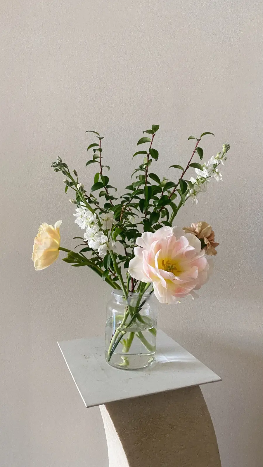 garden roses in a glass vase